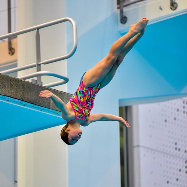 Mila Klyne - Diving